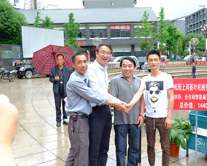 景寧 送產品下鄉(xiāng)（省農業(yè)廳領導）-02